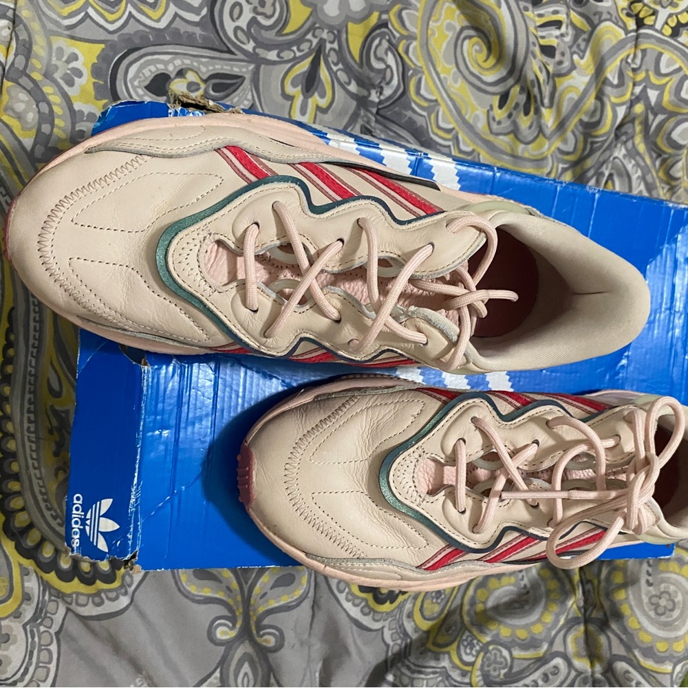 Ozweego pink size 8.5 wore a couple times
